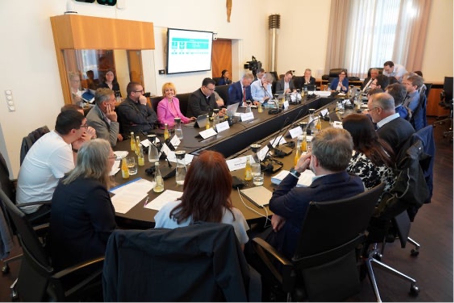 Anhörung im II. Gesetzgebungsausschuss. (Foto: Südtiroler Landtag/Werth)